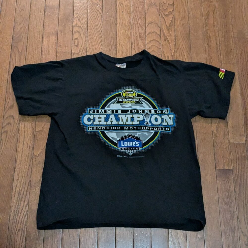 2006 Champion Jimmie Johnson Chase Authentics T-Shirt- Size M (20.5x26.5)